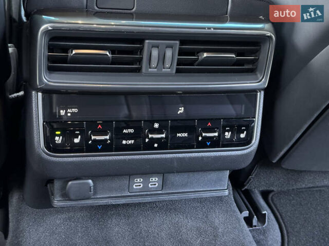 Черный Лексус ЛХ, объемом двигателя 3.35 л и пробегом 34 тыс. км за 128500 $, фото 24 на Automoto.ua