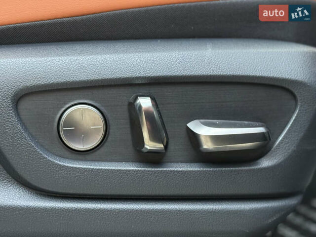 Лексус ЛХ 2022 у Києві на Automoto.ua Чорний Лексус ЛХ, об'ємом двигуна 3.45 л та пробігом 70 тис. км за 123000 $, фото 49 на Automoto.ua