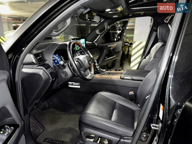 Черный Лексус ЛХ, объемом двигателя 3.35 л и пробегом 63 тыс. км за 119900 $, фото 24 на Automoto.ua