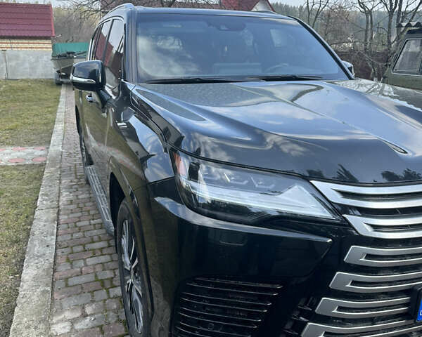Черный Лексус ЛХ, объемом двигателя 3.3 л и пробегом 31 тыс. км за 115000 $, фото 1 на Automoto.ua