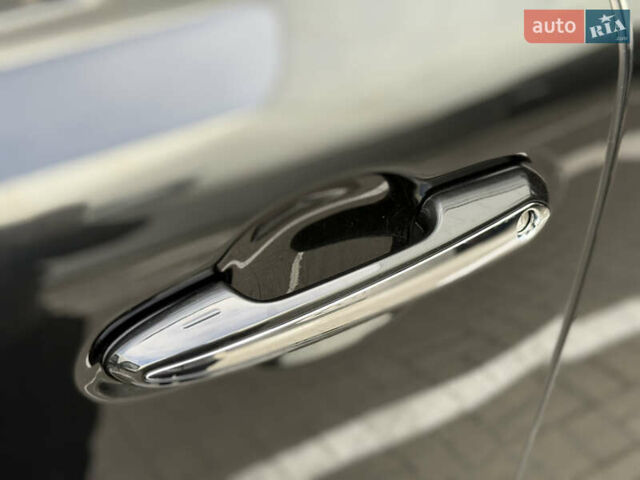 Черный Лексус ЛХ, объемом двигателя 3.3 л и пробегом 36 тыс. км за 117000 $, фото 4 на Automoto.ua