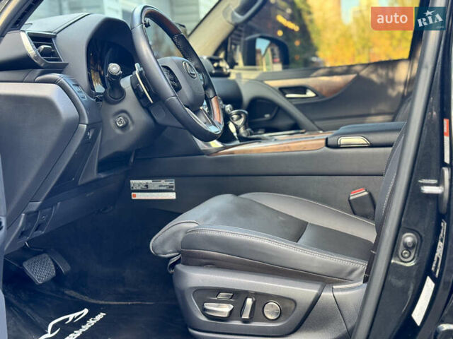 Черный Лексус ЛХ, объемом двигателя 3.35 л и пробегом 42 тыс. км за 115000 $, фото 21 на Automoto.ua