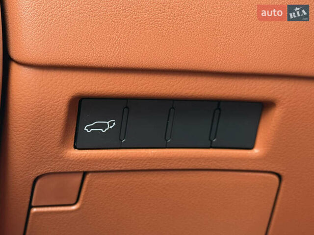 Черный Лексус ЛХ, объемом двигателя 3.45 л и пробегом 72 тыс. км за 128000 $, фото 85 на Automoto.ua