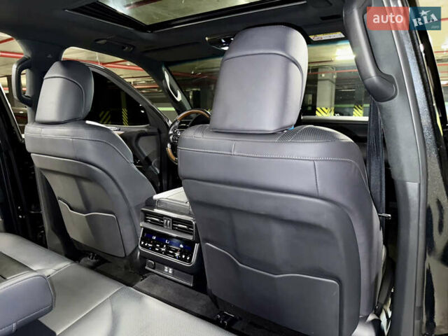 Черный Лексус ЛХ, объемом двигателя 3.35 л и пробегом 63 тыс. км за 114000 $, фото 27 на Automoto.ua