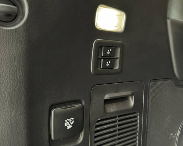 Черный Лексус ЛХ, объемом двигателя 3.35 л и пробегом 68 тыс. км за 112000 $, фото 26 на Automoto.ua