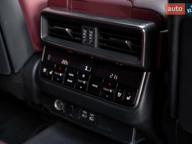 Черный Лексус ЛХ, объемом двигателя 3.35 л и пробегом 51 тыс. км за 125000 $, фото 30 на Automoto.ua