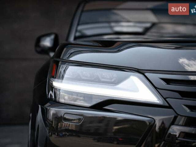 Черный Лексус ЛХ, объемом двигателя 3.35 л и пробегом 51 тыс. км за 125000 $, фото 2 на Automoto.ua