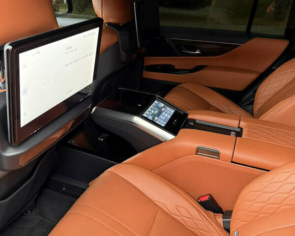 Лексус ЛХ 2022 у Києві на Automoto.ua Чорний Лексус ЛХ, об'ємом двигуна 3.45 л та пробігом 88 тис. км за 119000 $, фото 16 на Automoto.ua