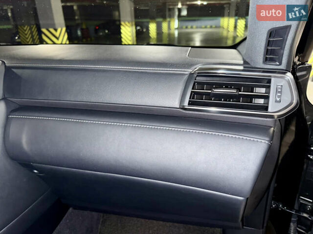 Черный Лексус ЛХ, объемом двигателя 3.35 л и пробегом 63 тыс. км за 114000 $, фото 19 на Automoto.ua