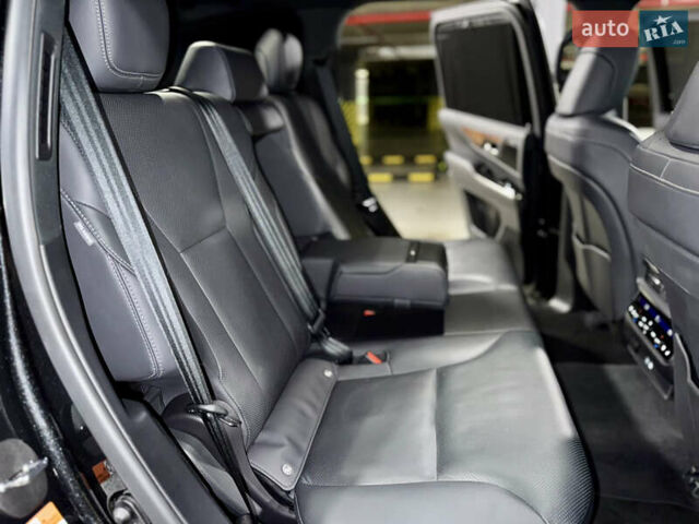 Черный Лексус ЛХ, объемом двигателя 3.35 л и пробегом 63 тыс. км за 119900 $, фото 38 на Automoto.ua