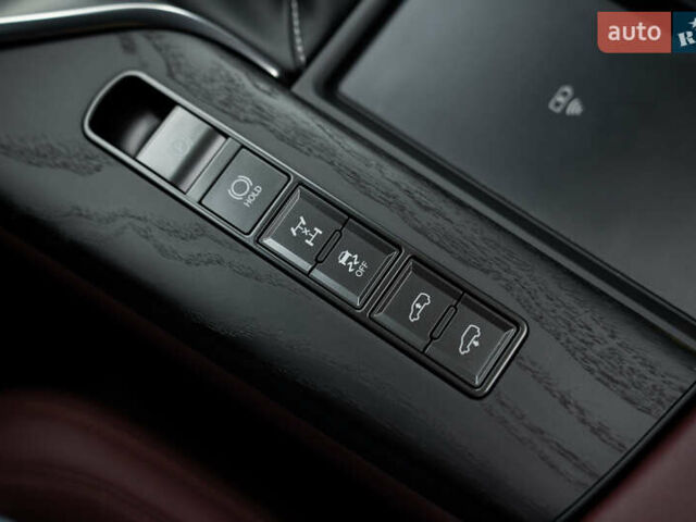 Черный Лексус ЛХ, объемом двигателя 3.35 л и пробегом 51 тыс. км за 125000 $, фото 33 на Automoto.ua