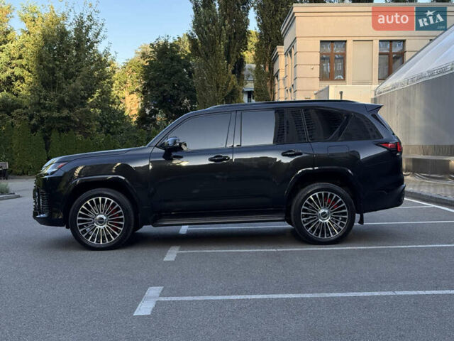 Черный Лексус ЛХ, объемом двигателя 3.35 л и пробегом 34 тыс. км за 128500 $, фото 1 на Automoto.ua