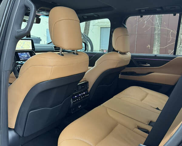 Черный Лексус ЛХ, объемом двигателя 3.35 л и пробегом 68 тыс. км за 112000 $, фото 20 на Automoto.ua