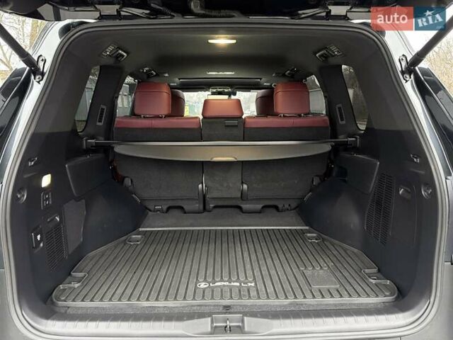 Черный Лексус ЛХ, объемом двигателя 3.35 л и пробегом 51 тыс. км за 112500 $, фото 18 на Automoto.ua