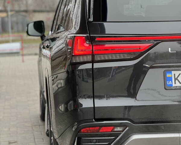 Черный Лексус ЛХ, объемом двигателя 3.35 л и пробегом 68 тыс. км за 112000 $, фото 13 на Automoto.ua