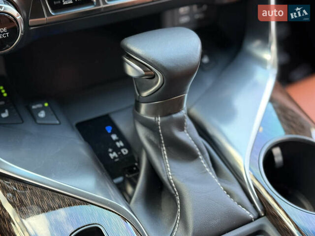 Лексус ЛХ 2022 у Києві на Automoto.ua Чорний Лексус ЛХ, об'ємом двигуна 3.45 л та пробігом 70 тис. км за 123000 $, фото 89 на Automoto.ua