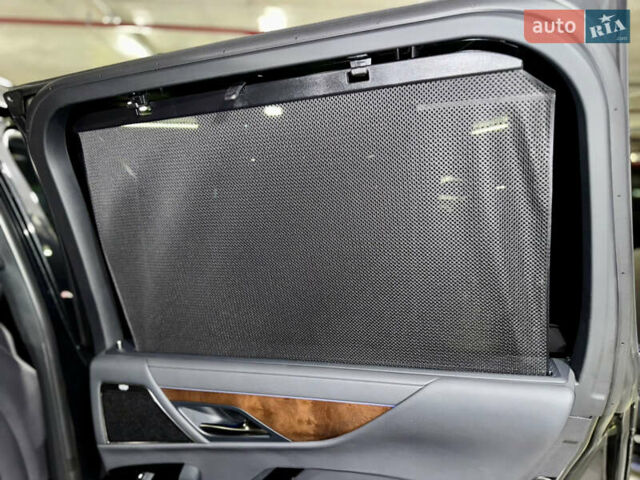 Черный Лексус ЛХ, объемом двигателя 3.35 л и пробегом 63 тыс. км за 119900 $, фото 42 на Automoto.ua