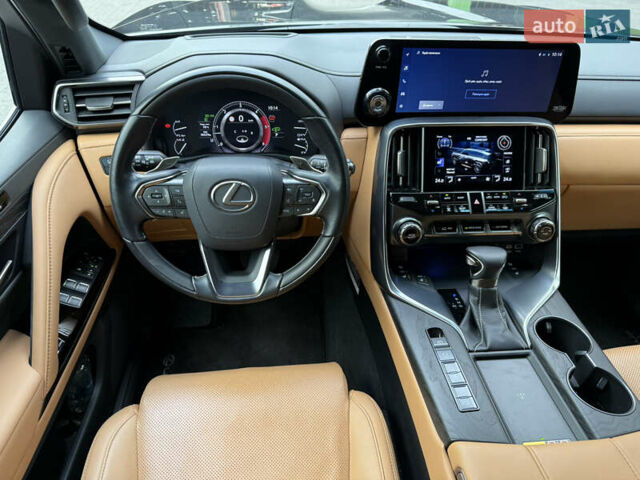 Черный Лексус ЛХ, объемом двигателя 3.3 л и пробегом 36 тыс. км за 117000 $, фото 13 на Automoto.ua