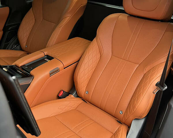 Черный Лексус ЛХ, объемом двигателя 3.45 л и пробегом 73 тыс. км за 124400 $, фото 21 на Automoto.ua