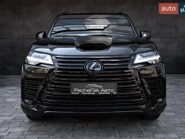 Черный Лексус ЛХ, объемом двигателя 3.35 л и пробегом 51 тыс. км за 125000 $, фото 1 на Automoto.ua