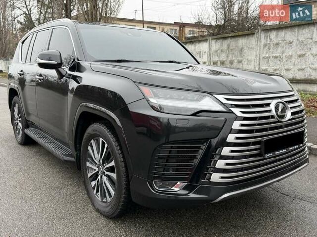 Черный Лексус ЛХ, объемом двигателя 3.35 л и пробегом 51 тыс. км за 112500 $, фото 1 на Automoto.ua