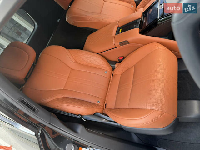 Черный Лексус ЛХ, объемом двигателя 3.45 л и пробегом 72 тыс. км за 128000 $, фото 74 на Automoto.ua