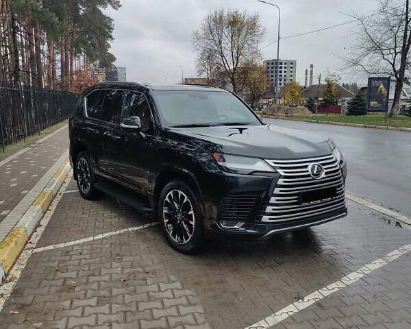 Черный Лексус ЛХ, объемом двигателя 3.35 л и пробегом 94 тыс. км за 113000 $, фото 1 на Automoto.ua