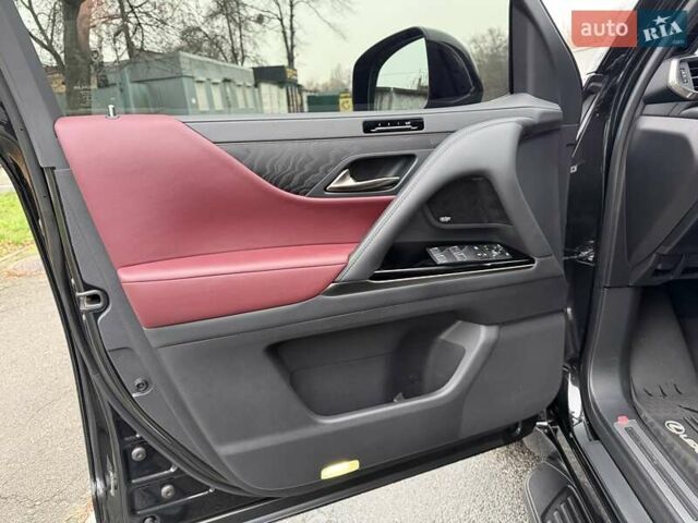 Черный Лексус ЛХ, объемом двигателя 3.35 л и пробегом 51 тыс. км за 112500 $, фото 7 на Automoto.ua