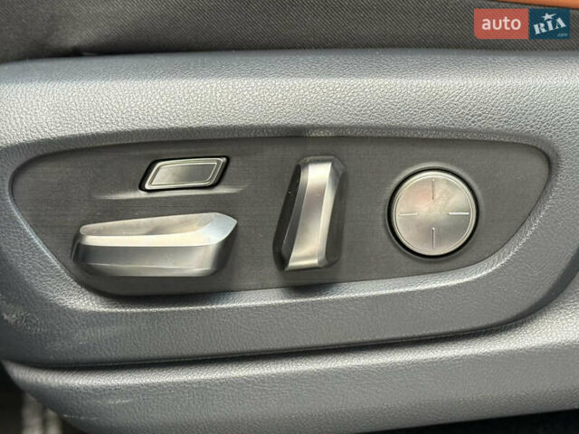 Черный Лексус ЛХ, объемом двигателя 3.45 л и пробегом 72 тыс. км за 128000 $, фото 45 на Automoto.ua