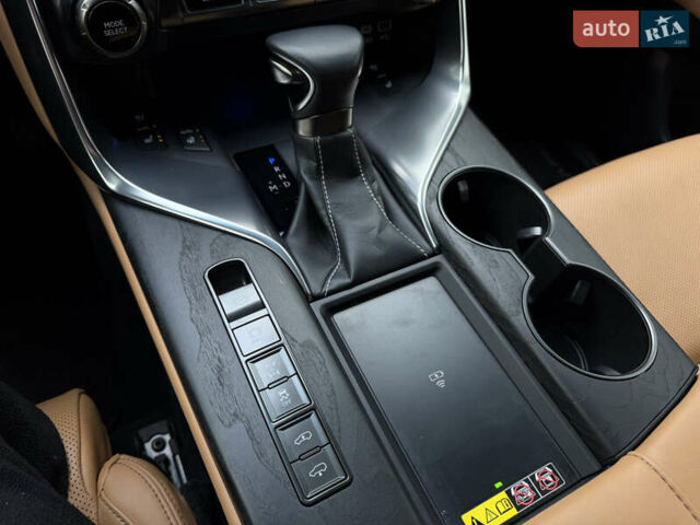 Черный Лексус ЛХ, объемом двигателя 3.3 л и пробегом 36 тыс. км за 117000 $, фото 23 на Automoto.ua