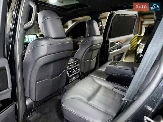 Черный Лексус ЛХ, объемом двигателя 3.35 л и пробегом 63 тыс. км за 119900 $, фото 32 на Automoto.ua