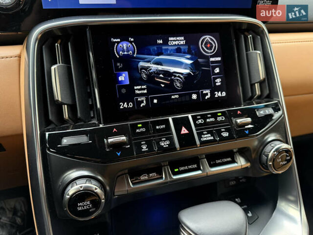 Черный Лексус ЛХ, объемом двигателя 3.3 л и пробегом 36 тыс. км за 117000 $, фото 21 на Automoto.ua