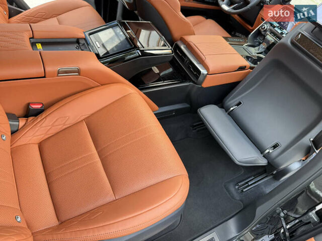 Черный Лексус ЛХ, объемом двигателя 3.45 л и пробегом 72 тыс. км за 128000 $, фото 75 на Automoto.ua