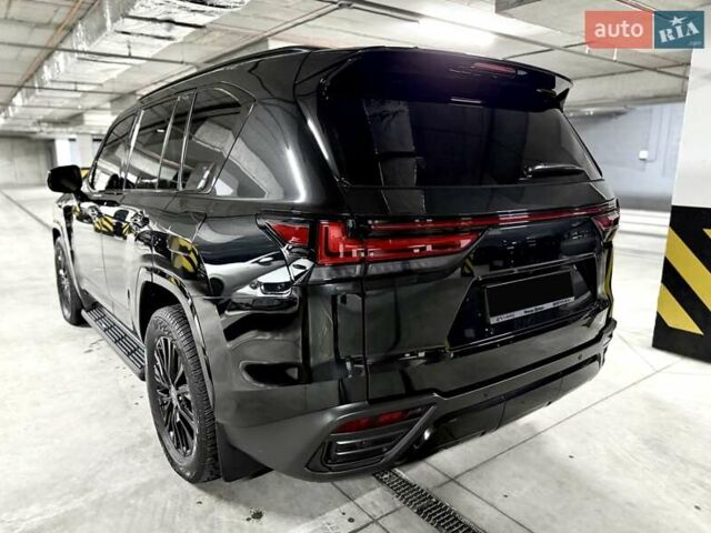 Черный Лексус ЛХ, объемом двигателя 3.35 л и пробегом 35 тыс. км за 125000 $, фото 7 на Automoto.ua