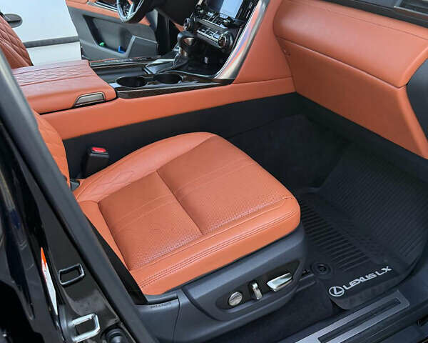 Черный Лексус ЛХ, объемом двигателя 3.45 л и пробегом 96 тыс. км за 111000 $, фото 8 на Automoto.ua