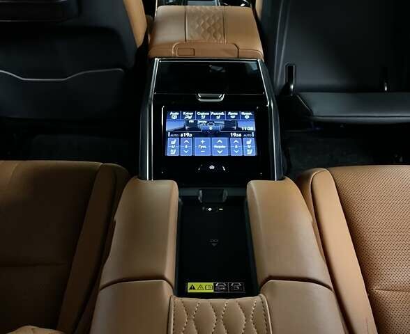 Черный Лексус ЛХ, объемом двигателя 3.45 л и пробегом 39 тыс. км за 133700 $, фото 55 на Automoto.ua