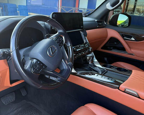 Черный Лексус ЛХ, объемом двигателя 3.45 л и пробегом 96 тыс. км за 111000 $, фото 6 на Automoto.ua