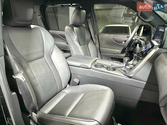 Черный Лексус ЛХ, объемом двигателя 3.35 л и пробегом 35 тыс. км за 125000 $, фото 35 на Automoto.ua