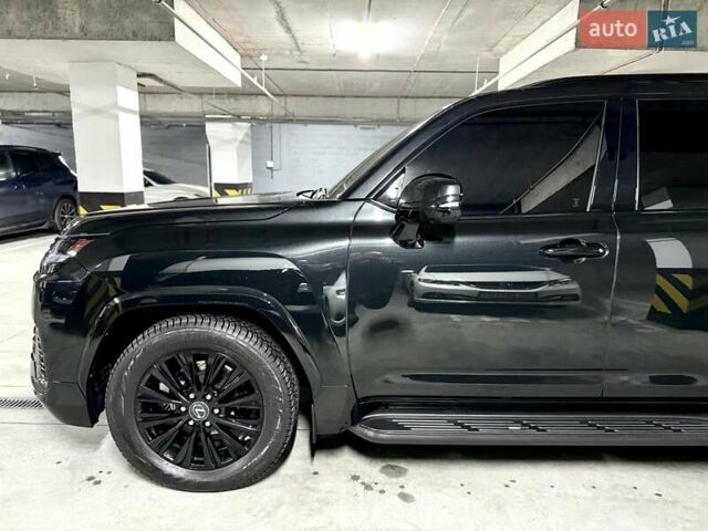 Черный Лексус ЛХ, объемом двигателя 3.35 л и пробегом 35 тыс. км за 125000 $, фото 4 на Automoto.ua