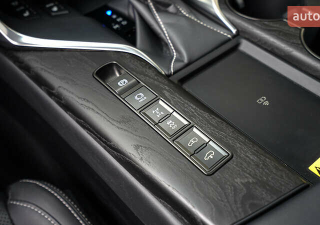 Черный Лексус ЛХ, объемом двигателя 3.45 л и пробегом 20 тыс. км за 130497 $, фото 33 на Automoto.ua