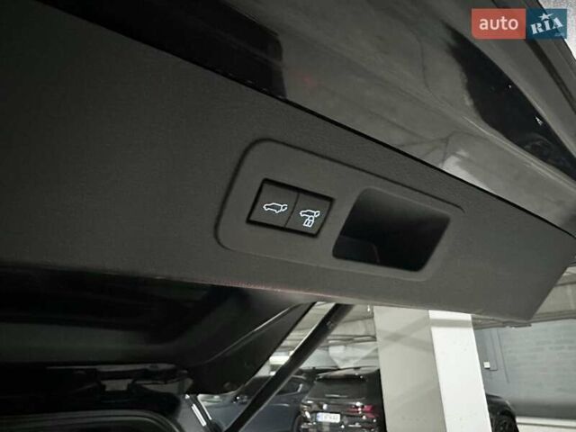 Черный Лексус ЛХ, объемом двигателя 3.45 л и пробегом 26 тыс. км за 137000 $, фото 40 на Automoto.ua