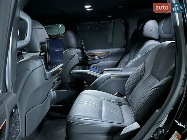 Черный Лексус ЛХ, объемом двигателя 3.45 л и пробегом 26 тыс. км за 137000 $, фото 34 на Automoto.ua