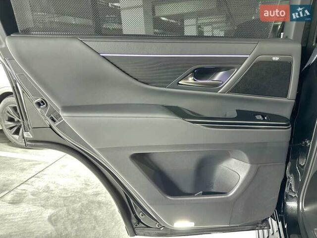 Черный Лексус ЛХ, объемом двигателя 3.35 л и пробегом 35 тыс. км за 125000 $, фото 25 на Automoto.ua