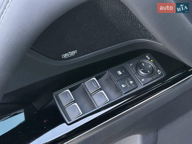 Чорний Лексус ЛХ, об'ємом двигуна 3.35 л та пробігом 120 тис. км за 99000 $, фото 51 на Automoto.ua