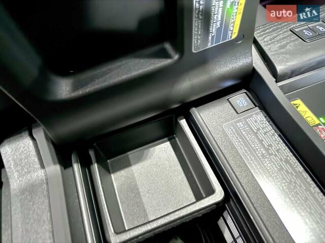 Черный Лексус ЛХ, объемом двигателя 3.35 л и пробегом 35 тыс. км за 125000 $, фото 41 на Automoto.ua