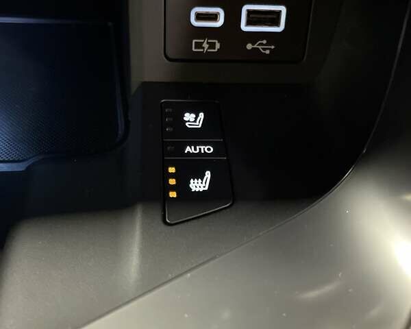 Черный Лексус ЛХ, объемом двигателя 3.45 л и пробегом 39 тыс. км за 133700 $, фото 98 на Automoto.ua