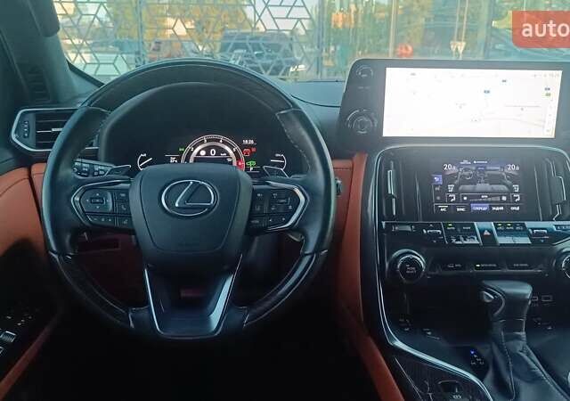 Чорний Лексус ЛХ, об'ємом двигуна 3.45 л та пробігом 132 тис. км за 120261 $, фото 8 на Automoto.ua