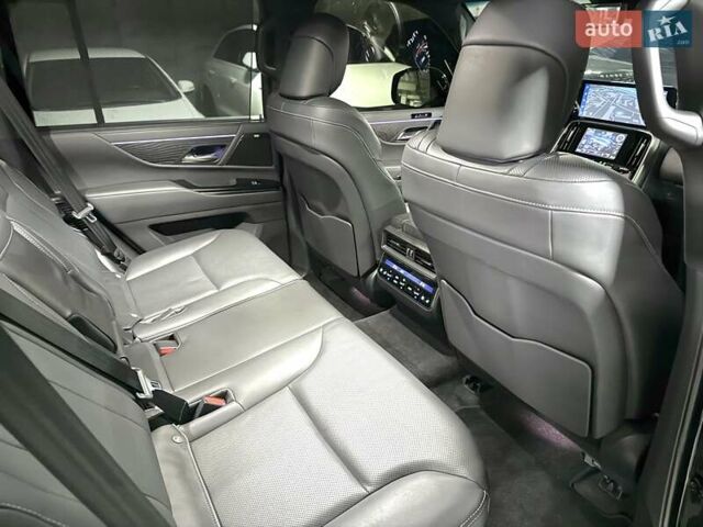 Черный Лексус ЛХ, объемом двигателя 3.35 л и пробегом 35 тыс. км за 125000 $, фото 31 на Automoto.ua
