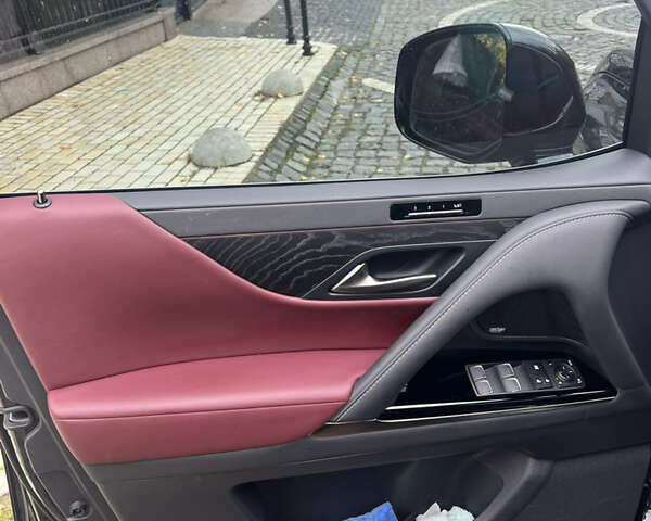 Лексус ЛХ 2023 у Києві на Automoto.ua Чорний Лексус ЛХ, об'ємом двигуна 3.35 л та пробігом 60 тис. км за 116999 $, фото 2 на Automoto.ua