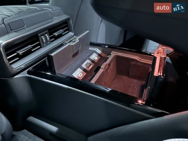 Черный Лексус ЛХ, объемом двигателя 3.45 л и пробегом 26 тыс. км за 137000 $, фото 38 на Automoto.ua